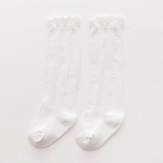 Kevadsuvised ja s&uuml;gisesed &uuml;hev&auml;rvilised pitsist topeltn&otilde;elaga &uuml;le p&otilde;lve ulatuvad puuvillased sokid t&uuml;drukutele beebipitsilised kommiv&auml;rvi printsessisukad S valge