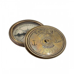 Messingist kompass Robert Frostiga Luuletus puidust kastiga