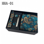 Cozy Up 5-osaline komplekt Paisley meeste lips, kaasas ruudukujuline lips, manseti lipsuklambriga kinkekarp