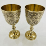 Vintage k&auml;sitsi valmistatud messingist King's Royal Chalice reljeefne tass, 6-tolline pokaal (Komplektis 2)