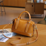 Esimene kiht taimeparkimist&ouml;&ouml;deldud veisenahast pehme nahast Boston kott Naiste lihtne moesuund &Uuml;he &otilde;larihmaga crossbody k&auml;ekott V&auml;lismaa stiil khaki