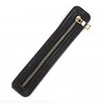 Kunstnahast kott t&otilde;mblukuga riba roostevabast materjalist r&otilde;ivad pagas Kunstnahast isetegemise &otilde;mblemine t&otilde;mblukuga kett &otilde;mblusaukudega must