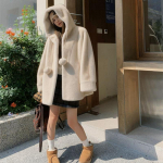 Uus kapuutsiga paksendatud keskmise pikkusega imitatsioon naaritsa pl&uuml;&uuml;smantel, karvane karvane kasukas naiste vabaaja stiilis mantel S