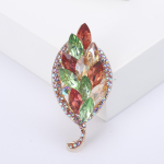 Kristallklaasist lehepross, naiselik isiksusepross, temperament, trendikad aksessuaarid mitmev&auml;rviline