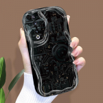 Armas koomiksimustriga kreemjas tekstuuriga korpus Lainelise servaga pehme silikoonkaanega telefoni&uuml;mbris Huawei Honor Infinix Tecno iPhone'i jaoks iPhone 16 Pro must