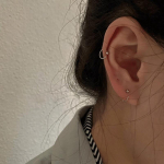 Sterling h&otilde;bedased naiste k&otilde;rvar&otilde;ngad &ndash; lihtsad v&auml;ikesed ringikujulised trukid, 2021. aasta trendikad k&otilde;rvar&otilde;ngad A pair of ear clips