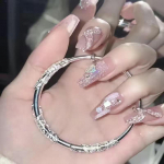 &Otilde;itsenguga brokaadist k&auml;ev&otilde;ru k&auml;ev&otilde;ru on paaridele kingituste tegemiseks esimene valik