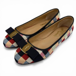 Suurep&auml;rased Salvatore Ferragamo kingad VARINA mitmev&auml;rvilised Suede nahk Naiste Kasutatud brown