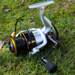 Spinning p&uuml;&uuml;girull P&uuml;&uuml;giratas vasak/parem k&auml;epide Spincasting trolling karpkalap&uuml;&uuml;girull kr0-20-b