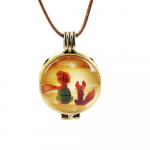 V&auml;ikese printsi ja rebase ripatsikaelakeed v&otilde;ivad avaneda eeterlike &otilde;lide difuusori kaelakeena naistele meestele