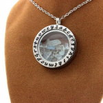 Pierres et Min&eacute;raux. Collier Aigue-Marine brut. Mod&egrave;le Alphabet.