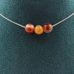 Pierres et Min&eacute;raux. Collier 3 perles Agate ruban&eacute;e 8 mm. Chaine en acier inoxydable Collier femmes, hommes. Taille personnalisable.