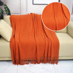 &Uuml;hev&auml;rviline kootud dekoratiivtekk tutiga, sobib ideaalselt voodisse, uinaku v&otilde;i retrodiivani kasutamiseks 130CM x 230CM (including Tassels)