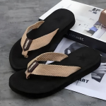Flip-flops meeste suvised sussid, libisemiskindlad &otilde;ues kasutatavad moepaarid, meeste rannajalatsid, suvised klipiga jalatrendi sandaalid 45 must