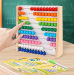 Puidust Montessori algkooli &otilde;pilased ja arvutusraam digitaalne operatsioon abakus arvutusraam numbrilipikud hariduslikud &otilde;ppevahendid m&auml;nguasjad