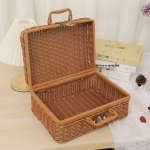 Kesk-s&uuml;gise retro rotangist hoiukorv ja pulmat&auml;nu kingikarp Smaller: 22x17x11 cm brown