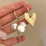 Unikaalsed as&uuml;mmeetrilised rippuvad k&otilde;rvar&otilde;ngad, s&uuml;damekujulised ja kunstp&auml;rlitega virnastatud rippk&otilde;rvar&otilde;ngad, vintage minimalistlikus stiilis kuld