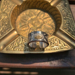 Uus disain Domineeriv retrosilm Totem S&otilde;rmus Meeste Trendikas Moestiilis Ehted Aksessuaarid Resizable valge