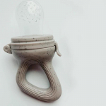 1 tk silikoonist beebipuuviljade s&ouml;&ouml;tja kaanega Beebi rinnanibu V&auml;rskete k&ouml;&ouml;giviljade toidulisandiga lutt Nibbler Feeding Hammastelutt