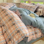 Neljaosaline puhtast puuvillast v&auml;ike v&auml;rske lilleline tekikate &uuml;histoa voodilina Kolmeosaline voodipesu komplekt 2.0m bed