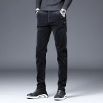 S&uuml;gis- ja talv Hongkongi stiilis uued velvetist meeste vabaaja p&uuml;ksid Korea versioon Slim Fit sirge toruga rohelised paksud p&uuml;ksid 28 must