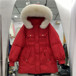 Naiste s&uuml;gistalv valge pardi sulejope jakk, polsterdatud kapuutsiga, karusnahast krae tasku, k&otilde;ik sobivad lahti lukuga &uuml;hev&auml;rviline S punane