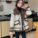 Valge valge lambakarva lapiga mootorratta&uuml;likond naiste talveks uue karusnahaga &uuml;hes t&uuml;kis mantel v&auml;ike l&uuml;hike mantel S