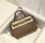 Uus ehtsast nahast teise p&otilde;lvkonna kott Mini kott peopesaprinteriga veisenahast &uuml;he &otilde;laga naiste ristkehaga kott Klassikaline moodne ja mitmek&uuml;lgne 21cm+box with silk scarf h&otilde;be/khaki