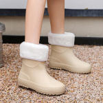 Naiste moodsad pehme tallaga vihmasaapad: Sametise voodriga, veekindel, libisemiskindel, keskmise toruga kummist disain talvekandmiseks. 39, removable cotton khaki