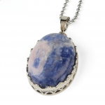 Poolv&auml;&auml;riskiviga amet&uuml;stist lihtsa disainiga elliptiline naturaalsest kristallist ripats kaelakee