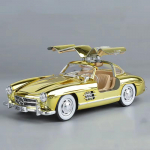 Uus 1:1/24 skaala miniatuurne sulamist 300SL retroauto m&auml;ngumudel, 4 avatavat ust, s&otilde;iduki heli ja valgus, auto lastekaitsep&auml;eva kingitus kuld