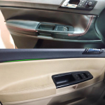 Pehme Nahast Uksepaneeli Kate VW Polo Sedaanile 2004 2005 2006 2007 2008 2009 2010 2011 Auto Ukse K&auml;etoe Paneeli Nahkkate Sisekate Front Pair Black-red