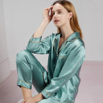 &Uuml;hev&auml;rvilised klassikalised naiste koduriided kevadeks ja s&uuml;giseks Viimased igap&auml;evased naiste pidžaamad M