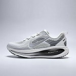 Nike meeste Vomero 18 RR jooksujalatsid EUR 44.5