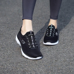 Skechers Naiste Aastaringsed Spordi-Elustiili Jalutusk&auml;igud Kingad 12980-BKW 6.5