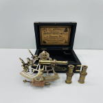 Merekollektsioneeriv meremessingisekstant puidust kastiga London J. Scott 1753 13cm 2 lisateleskoobid