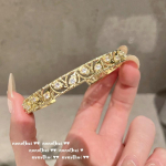 Suurep&auml;rane XINGX kalliskivist k&auml;ev&otilde;ru, kootud nikerdatud kullast 18K kullatud pitsist k&auml;rgstruktuuriga tsirkoonlehtedest k&auml;ev&otilde;ru kombinatsioon