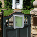 Soovituskarbi alumiiniumsulamist l&auml;bipaistva kollektsiooni tilgalukuga postkasti seinakinnitus ettev&otilde;tetele front port