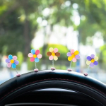 5 tk multikas pead raputav v&auml;rviline lilleornament auto interj&ouml;&ouml;ri kaunistus vedru raputav pea p&auml;evalilled dekoor kahepoolne teip must