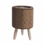 Rotangist kootud istutuspott v&auml;litingimustes ja jalgadega k&auml;sitsi valmistatud kaktuse sukulent