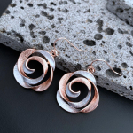 Moodsad rippuvad k&otilde;rvar&otilde;ngad naiste ehete jaoks sinine