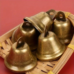 5 t&uuml;kki pronksist vintage avaused Antiiksed pronkskellad helisevad eredalt ja karged j&otilde;ulukaunistused Kellukese lemmiklooma ripats, mis sobib ideaalselt p&uuml;hade peo tegemiseks 5pcs