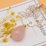 Kevadine kampsunikett parf&uuml;&uuml;mipudel kaelakee looduslikust kivist rooskvartsist ripats naistele j&otilde;uludeks Halloweeni kinkekett 80cm 19x35mm