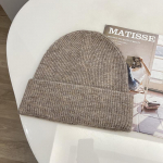 Sisaldab 7% villa kerge ka&scaron;miir kootud gofreeritud kampsuni m&uuml;ts lihtne kolmekordne l&otilde;dvalt langev talvine soe k&uuml;lma m&uuml;ts average size 55-60CM