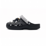 Crocs Classic Clog EVA Street Cool Bear Gootika V&auml;litingimuste Mood Mitmek&uuml;lgsed Lihtsad ja Stiilsed Klounid Unisex Must ja Valge 37-38 must valge v&auml;rv