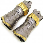 Armour Gauntlets teraskindad, messingist aktsendiga armor Warrior metallist paar keskaegne r&uuml;&uuml;tlikost&uuml;&uuml;m