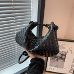 Moodne kootud kott V&auml;rviline naiste kott 2023 Uus moodne Trend One Shoulder Texture Crossbody kott must