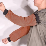 18 pikkade keevitusvarrukatega k&auml;ekaitse leegikindel kunstnahast kaitsev keevitaja valge