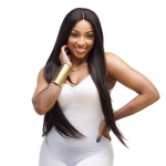 Pikad parukas &Uuml;lipikk juuste keskosa must k&otilde;rgel temperatuuril k&otilde;rgl&auml;ikega kiust s&uuml;nteetiline sirge parukas must