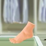 Jalamudeli sokkide v&auml;ljapanekuga ehete alus, l&uuml;hikeste sukadega pahkluu k&auml;ev&otilde;ru, rekvisiitide maalimiseks Female Left